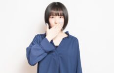 夫の不倫に驚く妻