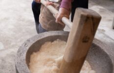 お正月中に夫へ女性から連絡があったら浮気・不倫か