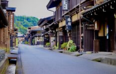 飛騨・高山で夫と女性を発見！